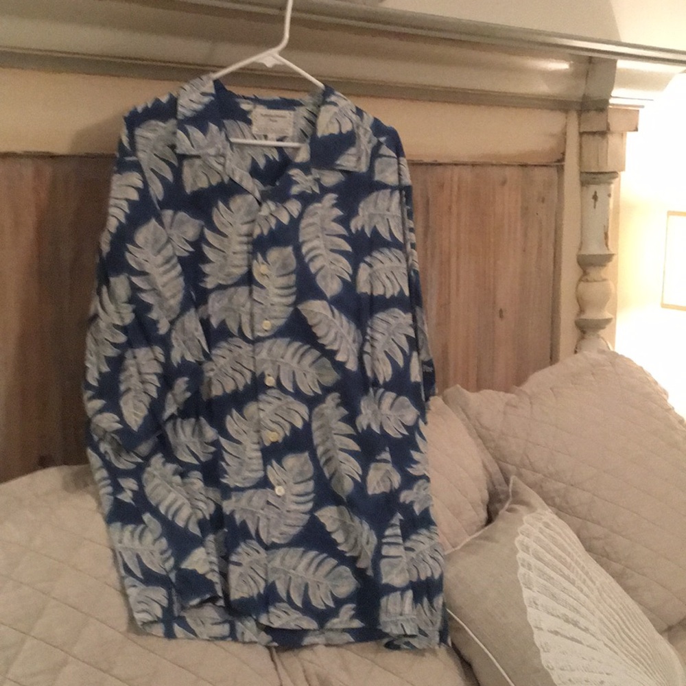 Izod Club casual dress shirt.
